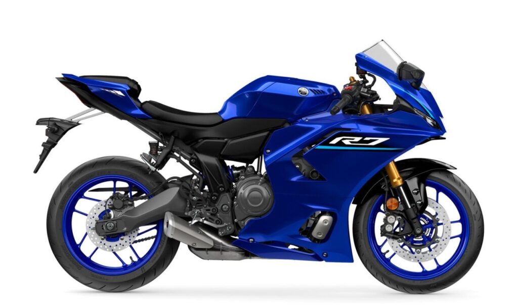 Blaues Sportmotorrad, Seitenansicht, schnittiges Design, leistungsstarkes Modell R7, perfekte Wahl für Motorradenthusiasten.